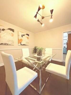 Dining - Perfect Family Beach Getaway - Pet Friendly w/ Game Room & BBQ - 7 mins to Ocean (Norfolk)