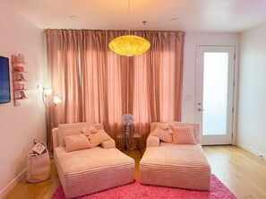 TV, stereo, offices - Pink Longhorn Glam Getaway Near UT  Downtown (Austin)