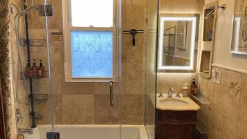 Hair dryer, towels, shampoo, toilet paper