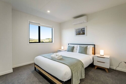 Totara Park 3BR Haven with Air-con, Deck, Parking
