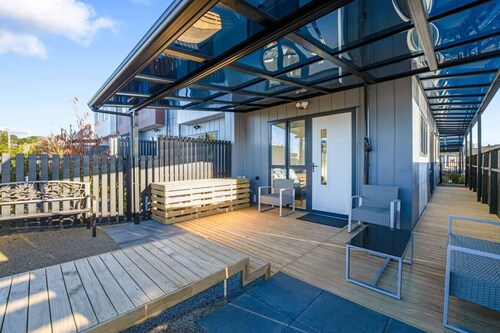 Totara Park 3BR Haven with Air-con, Deck, Parking