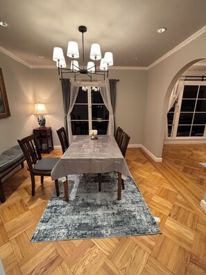 Dining - Perfect 5-bedroom 4 bath near GG Park house in lovely San Francisco neighborhood (San Francisco)