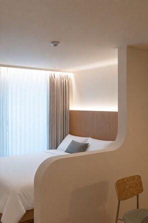 Desk, laptop workspace, free WiFi, bed sheets - Hotel Whooahan Suyu (Seoul)