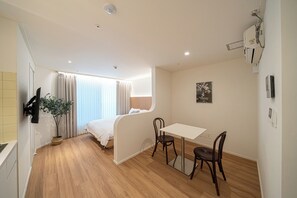 Desk, laptop workspace, free WiFi - Hotel Whooahan Suyu (Seoul)