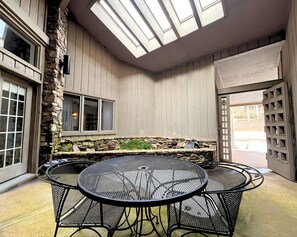 Outdoor dining - Los Indios sits on a secluded cove on Lake Thunderbird (Cherokee Village)