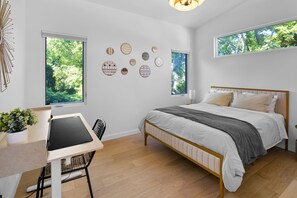 Room - Two Suites · Near Downtown Raleigh · Sleeps 8 (Raleigh)