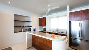 Villa Deluxe, 2 habitaciones, patio, vista al mar | Cocina privada