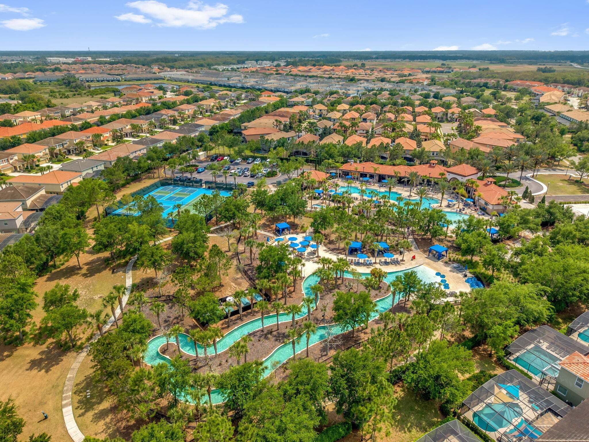 Una piscina techada, una piscina climatizada