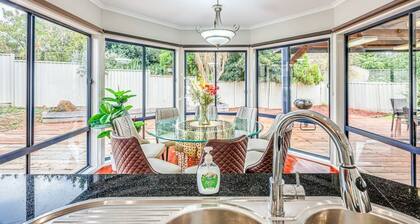 StayAU Double Story Pet-friendly House w/PoolTable