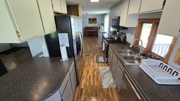 Coffee/tea maker, fridge, microwave, oven