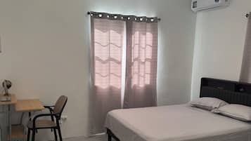 2 habitaciones, escritorio, tabla de planchar con plancha y wifi gratis