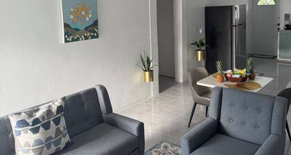 Cozy, Stylish 2 bdApt , 8 Min drive to Beach , Car rental option , Amazing Value