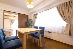 Appartement | Repas dans la chambre