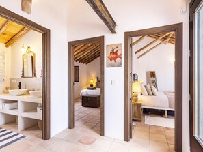 Iron/ironing board, Internet, bed sheets - Rustic house with a swimming pool in Nigüelas (Nigüelas)