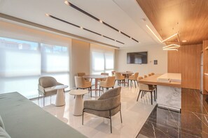 Dining - Loft Moderno Cyrela Connect por do sol Guaiba (Porto Alegre)