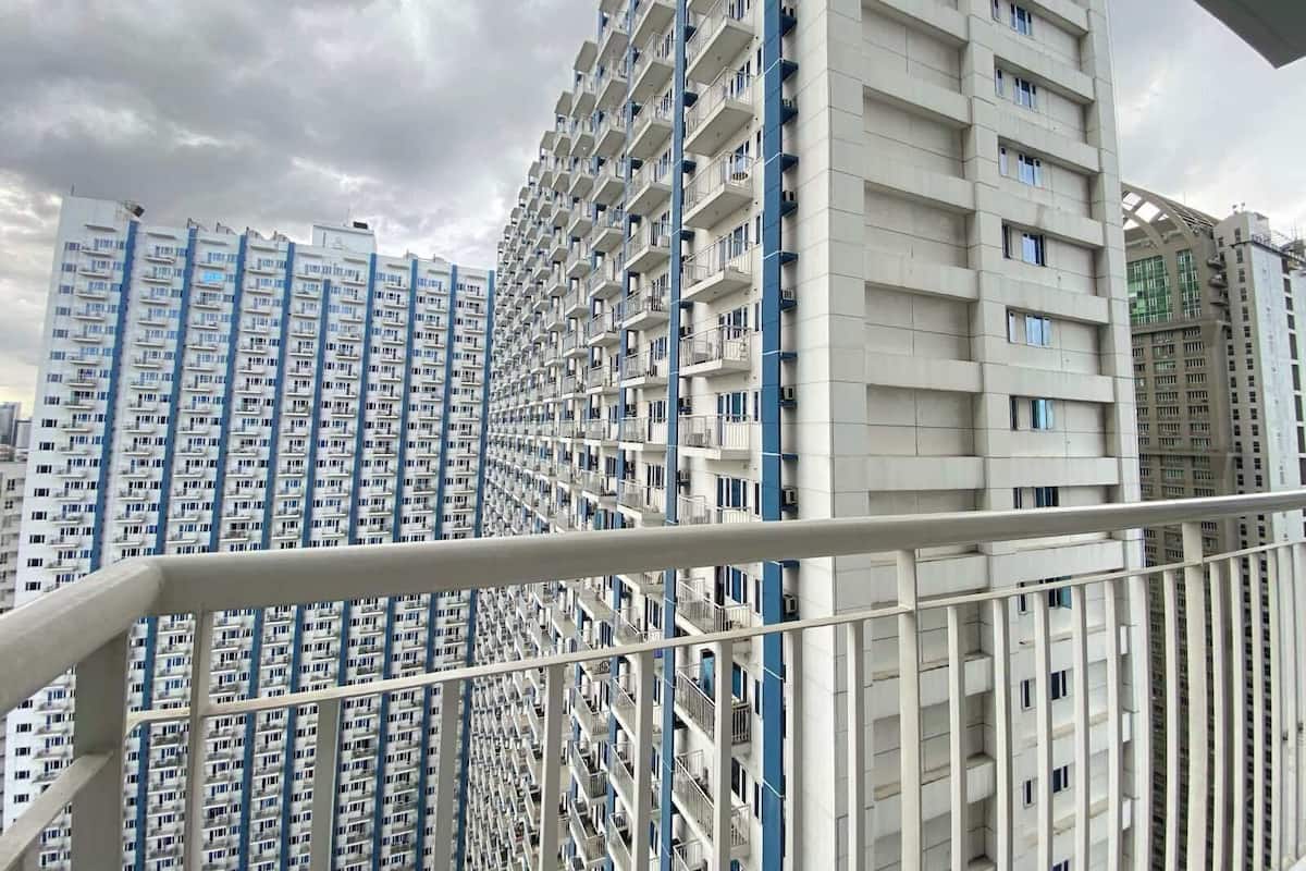 Condo, balcon, vue sur la ville | Terrain de lâhĂ©bergement