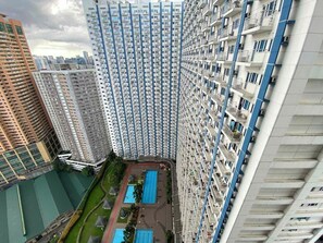 Bloc d'apartaments, balcó, vistes a la ciutat | Exterior