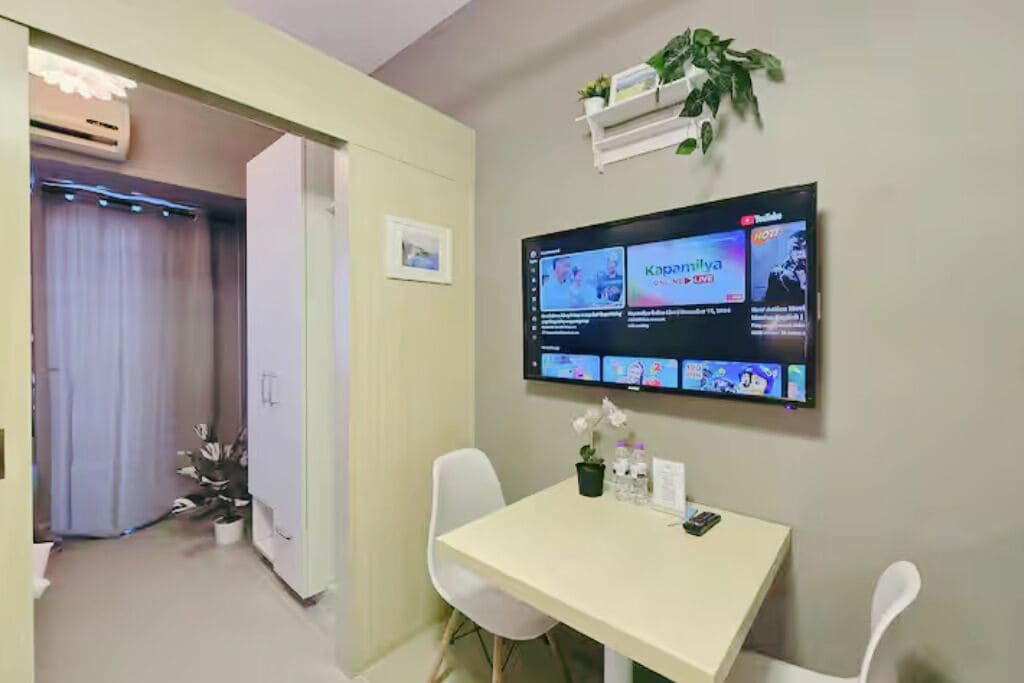 Apartamento, balcón, vistas a la ciudad | Zona de estar