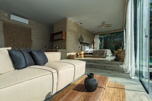 Suite Majestueuse, piscine privée, vue vallée | Coin séjour