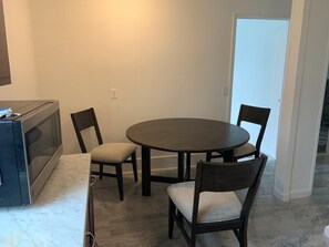Dining - Perfect 3-bedroom apartment in Buffalo for a relaxing stay (Buffalo)
