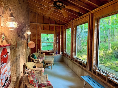 Authentic 1870 Pioneer Cottage: Held by Founding MDI Somes Family for 155 Yrs