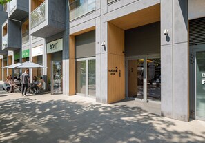 Exterior detail - Rondo Daszyńskiego Charming Apartment (Warszawa)