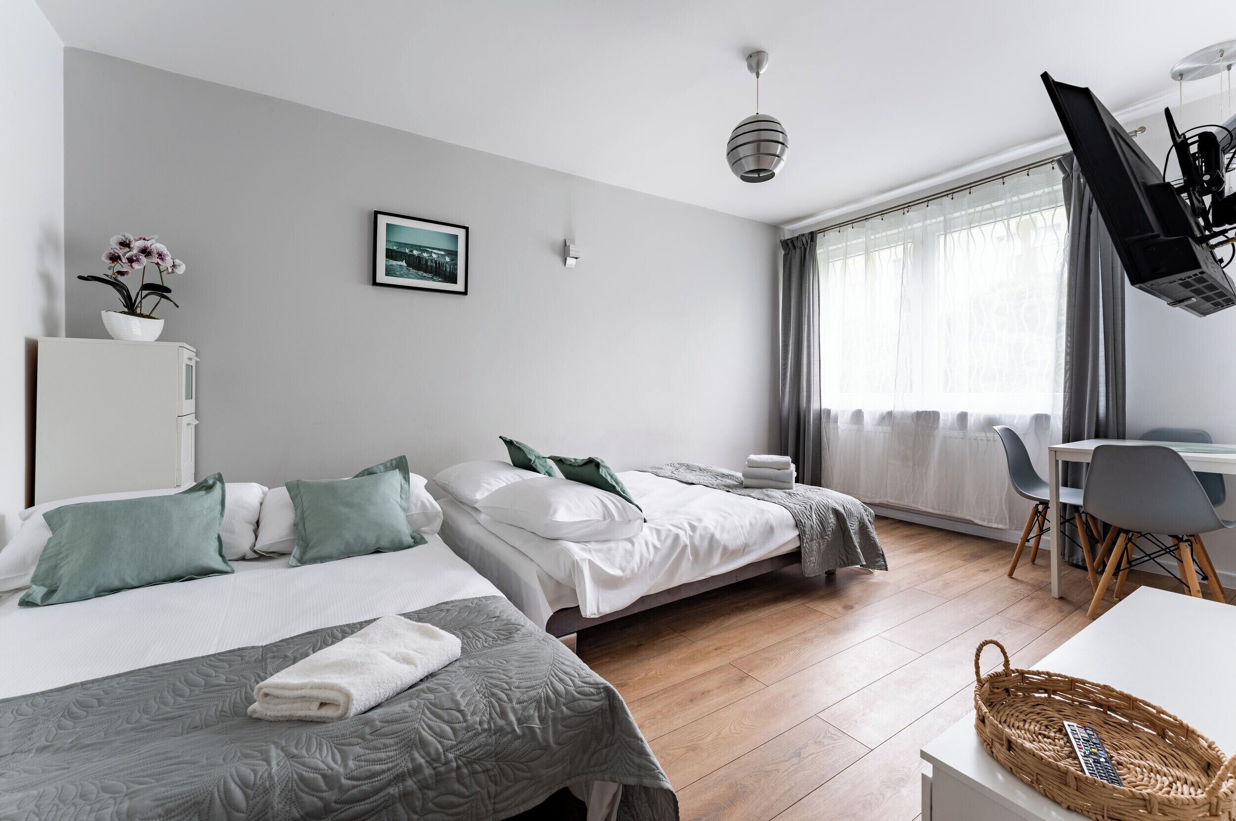 Iron/ironing board, WiFi, bed sheets