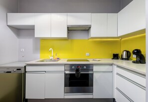 Fridge, oven, stovetop, coffee/tea maker - Grzegórzki Harmony Apartment (Kraków)