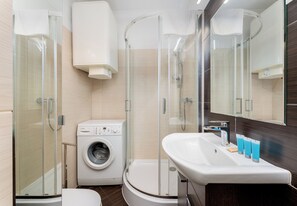 Shower, hair dryer, towels - Grzegórzki Harmony Apartment (Kraków)