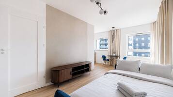 Iron/ironing board, WiFi, bed sheets