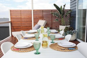 Outdoor dining - 'Ernies' The perfect beachside holiday home, walk to Long Beach .  Pet friendly! (Robe)
