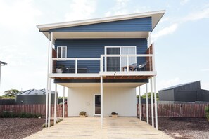 Exterior - 'Ernies' The perfect beachside holiday home, walk to Long Beach .  Pet friendly! (Robe)