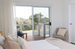 Room - 'Ernies' The perfect beachside holiday home, walk to Long Beach .  Pet friendly! (Robe)