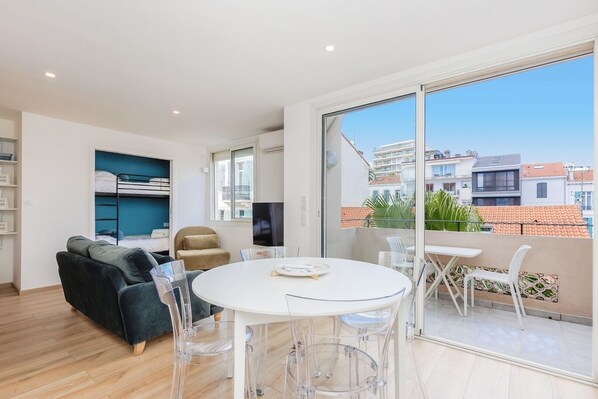 Interior - Upstays Cosy T2 with balcony 35m² (Cannes)