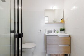Hair dryer, towels - Upstays Cosy T2 with balcony 35m² (Cannes)