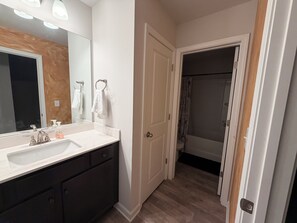 Bathroom - Beautiful 2-bedroom townhome in Austell! Close to downtown, airport & six flags (Austell)