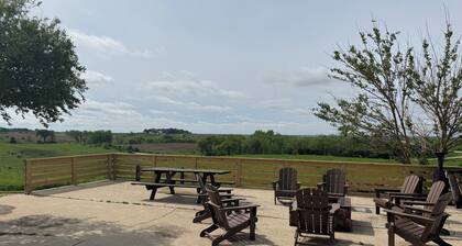 3 Bedroom Scenic Ridge Retreat - Minutes to Backbone State Park