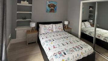 WiFi, bed sheets