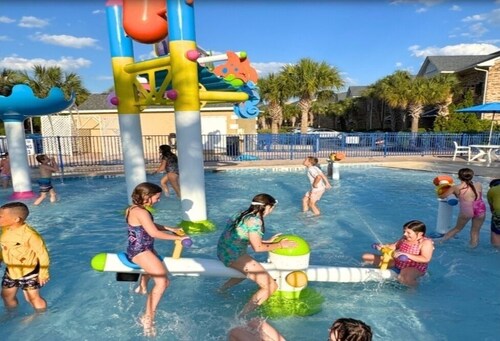 Grand Palms Myrtle Beach Resort July 4th week 3 bedroom sleeps 12
