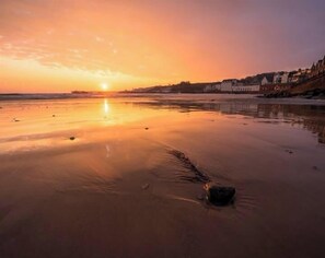 Beach nearby - 4 Bed - Sleeps 8 - Pool Table -Sea View - Parking (Swanage)