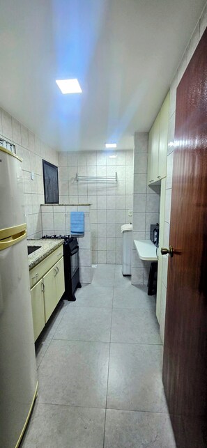 Private kitchen - Great Location & Comfort • Praia do Forte • Split A/C • High‑Speed Wi‑Fi (Cabo Frio)