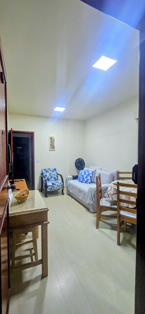 Smart TV - Great Location & Comfort • Praia do Forte • Split A/C • High‑Speed Wi‑Fi (Cabo Frio)