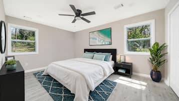 3 bedrooms, desk, WiFi (free), bed sheets