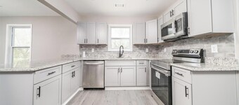 New Renovated 3BD-2BA Home • Minutes to Mercedes Benz, Midtown and Beltline