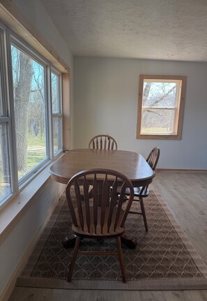 Dining - Charming 3-bedroom farmhouse in tranquil Mountain Grove. (Mountain Grove)