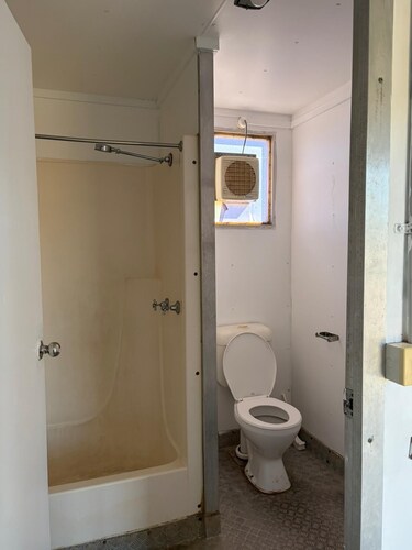 Private Rooms at Yuleba Roadhouse – Fully Furnished with AC & Kitchen Essentials