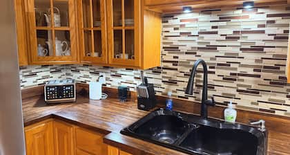 Magnolia Manor a 3-bedroom cottage in serene Daytona Beach with AC