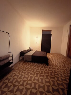 9 bedrooms, WiFi, bed sheets