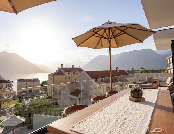 Deluxe Room, Balcony, Sea View | Outdoor dining