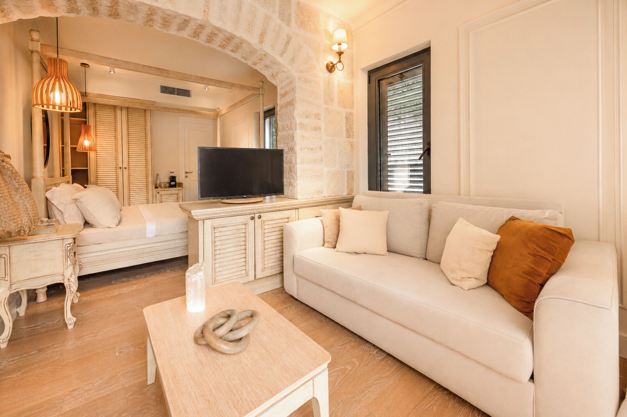 Deluxe-Zimmer, 1 Queen-Bett, Poolseite | Wohnbereich